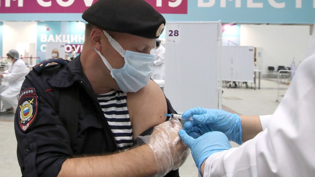Rusko hlásí rekordní počty úmrtí na koronavirus, i tak ale rozvolňuje